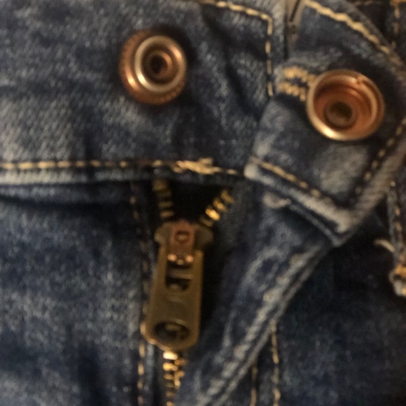 Abercrombie Girls Denim Distressed MIDI- Shorts - Picture 3 of 5